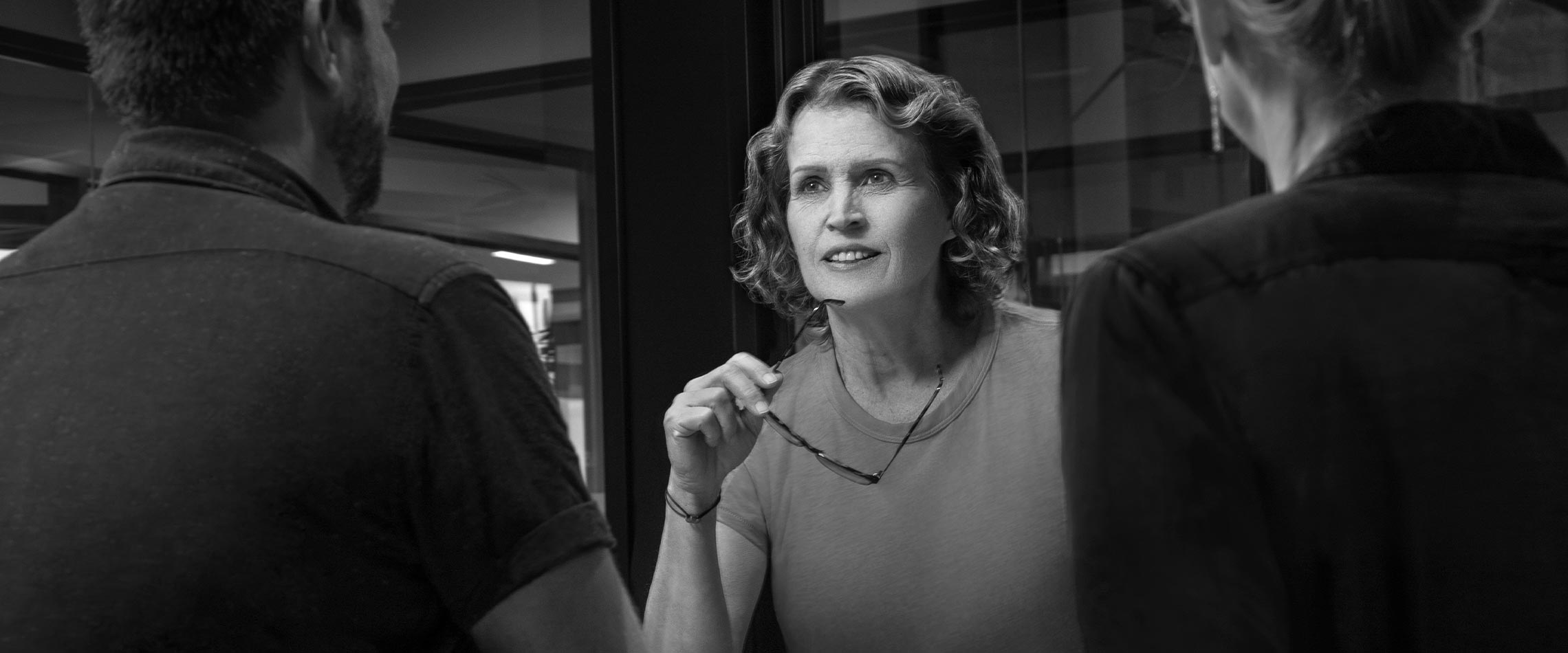 Pinney Associates thought leader Judy Ashworth confers with two clients at conference table.